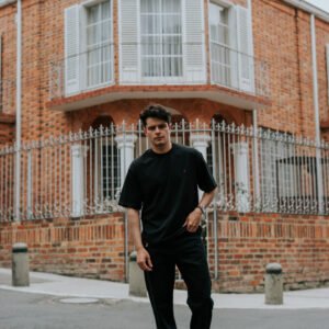 camiseta frente negra(2)