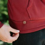 hoodie detalle vino hombre